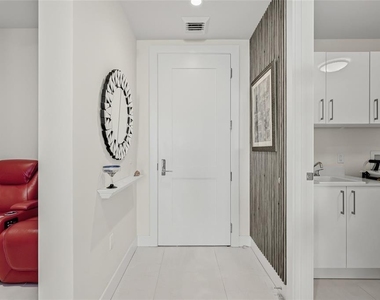 301 1st Street S - Photo Thumbnail 3