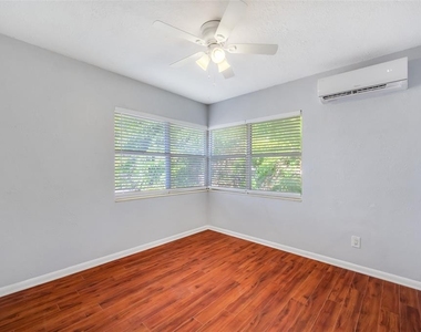 1070 S Clearview Ave - Photo Thumbnail 2