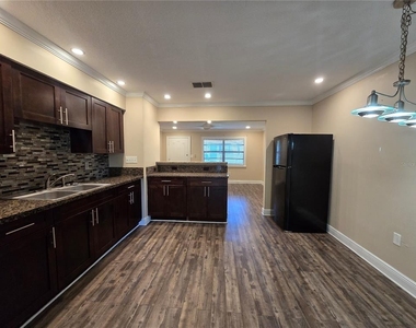 447 6th  Ne Avenue - Photo Thumbnail 4