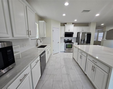 7855 Tuscany Woods Drive - Photo Thumbnail 13