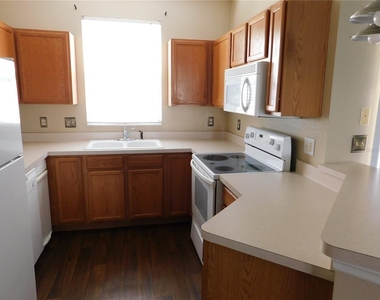 12450 Country White Circle - Photo Thumbnail 5