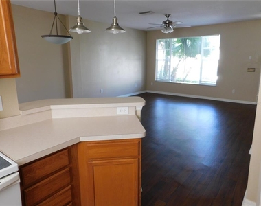 12450 Country White Circle - Photo Thumbnail 7