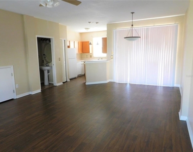 12450 Country White Circle - Photo Thumbnail 2