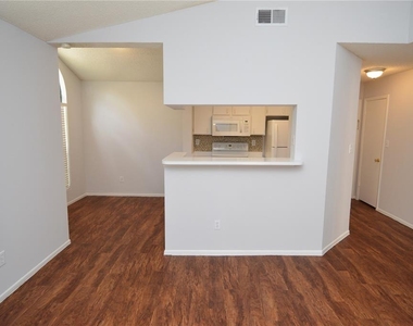 8625 Mallard Reserve Drive - Photo Thumbnail 7