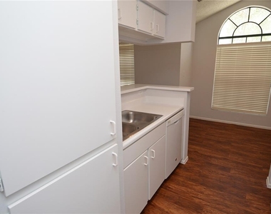 8625 Mallard Reserve Drive - Photo Thumbnail 8