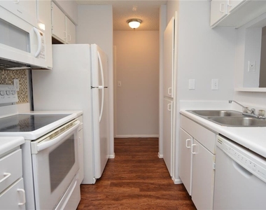 8625 Mallard Reserve Drive - Photo Thumbnail 5