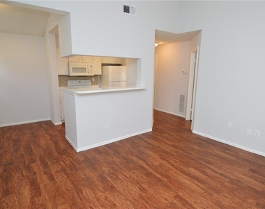 8625 Mallard Reserve Drive - Photo Thumbnail 2