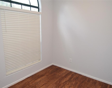 8625 Mallard Reserve Drive - Photo Thumbnail 13
