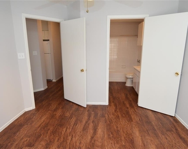 8625 Mallard Reserve Drive - Photo Thumbnail 30