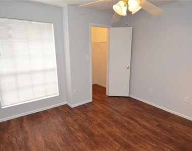 8625 Mallard Reserve Drive - Photo Thumbnail 23