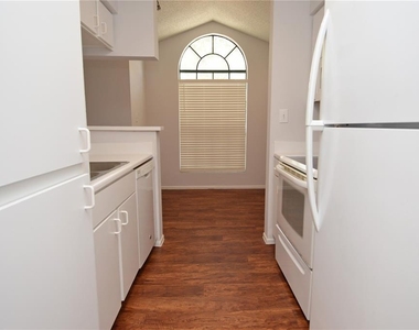 8625 Mallard Reserve Drive - Photo Thumbnail 9
