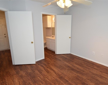 8625 Mallard Reserve Drive - Photo Thumbnail 29