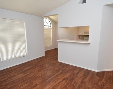 8625 Mallard Reserve Drive - Photo Thumbnail 14