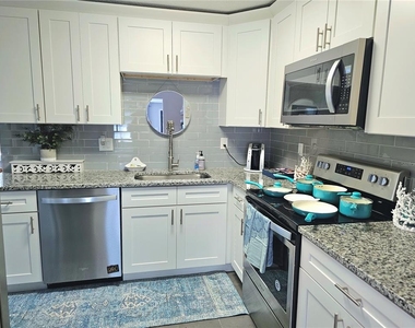 2035 28th Avenue N - Photo Thumbnail 3