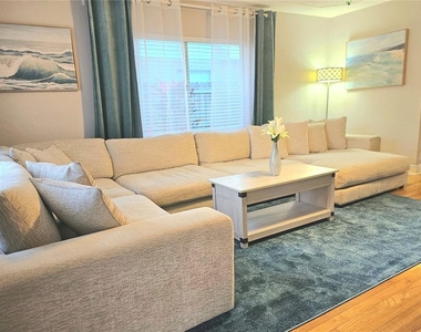 2035 28th Avenue N - Photo Thumbnail 16