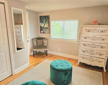 2035 28th Avenue N - Photo Thumbnail 20