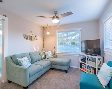2035 28th Avenue N - Photo Thumbnail 1