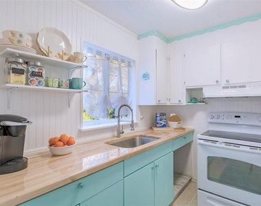 2035 28th Avenue N - Photo Thumbnail 10