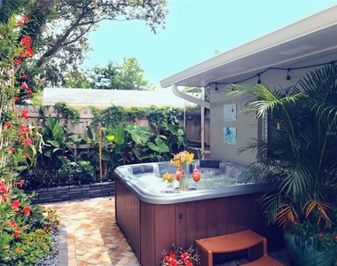 2035 28th Avenue N - Photo Thumbnail 16