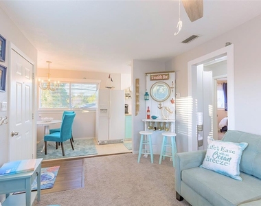 2035 28th Avenue N - Photo Thumbnail 2