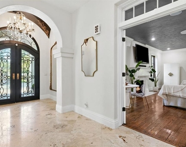 4555 W Swann Avenue - Photo Thumbnail 7