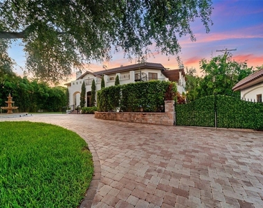 4555 W Swann Avenue - Photo Thumbnail 3