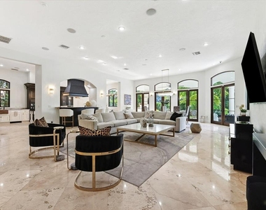 4555 W Swann Avenue - Photo Thumbnail 11