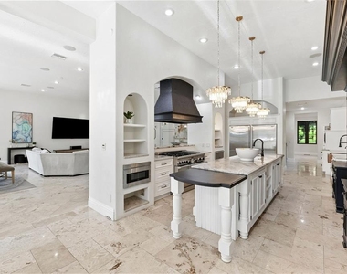 4555 W Swann Avenue - Photo Thumbnail 15