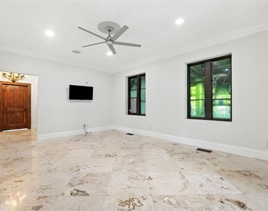 4555 W Swann Avenue - Photo Thumbnail 22
