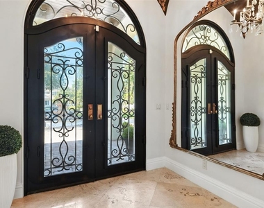 4555 W Swann Avenue - Photo Thumbnail 6