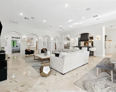 4555 W Swann Avenue - Photo Thumbnail 12