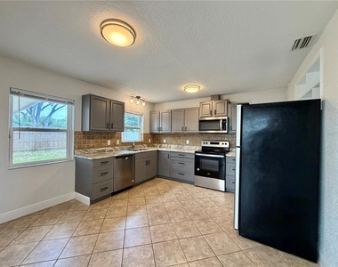 4515 54th Avenue N - Photo Thumbnail 5