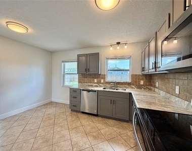 4515 54th Avenue N - Photo Thumbnail 7