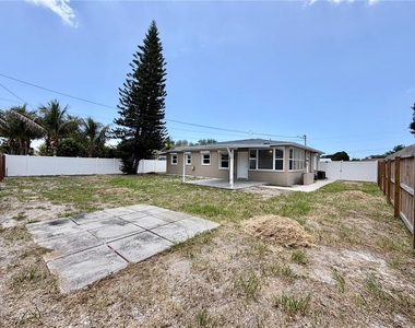 4515 54th Avenue N - Photo Thumbnail 22