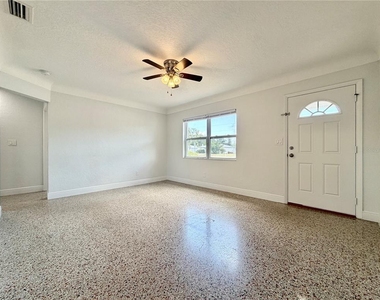 4515 54th Avenue N - Photo Thumbnail 3