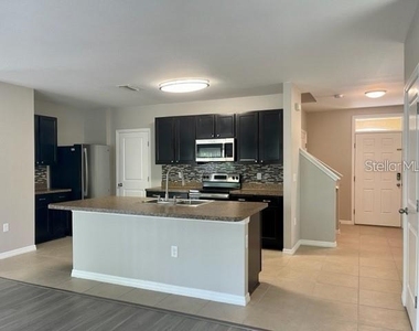 833 Wiltonway Drive - Photo Thumbnail 4