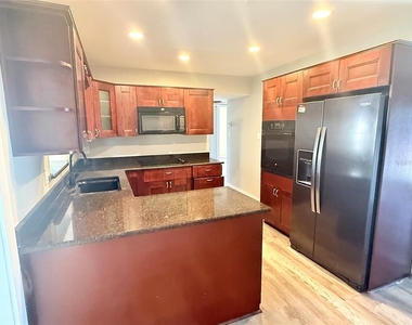 6041 43rd Avenue N - Photo Thumbnail 6