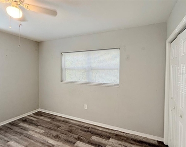 6041 43rd Avenue N - Photo Thumbnail 15