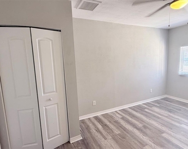 6041 43rd Avenue N - Photo Thumbnail 28