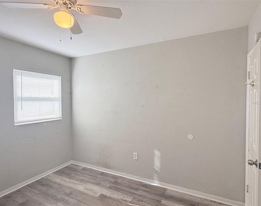 6041 43rd Avenue N - Photo Thumbnail 22