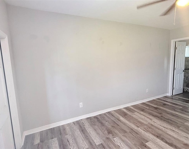 6041 43rd Avenue N - Photo Thumbnail 29