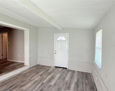 6041 43rd Avenue N - Photo Thumbnail 10