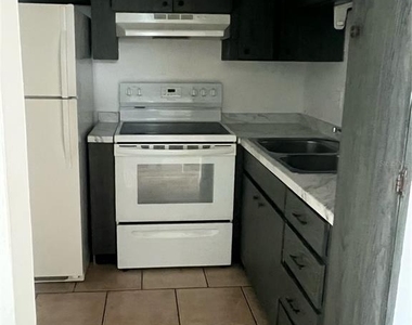 8701 4th Street N - Photo Thumbnail 8