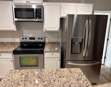 809 W Hiawatha Street - Photo Thumbnail 5