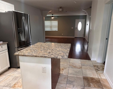 809 W Hiawatha Street - Photo Thumbnail 6
