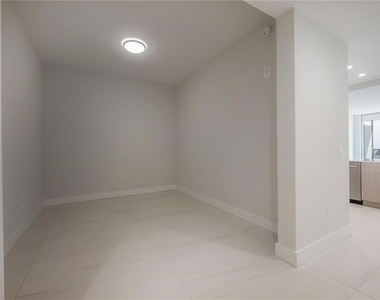 275 1st Avenue S - Photo Thumbnail 9