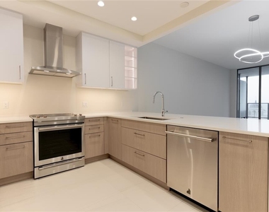 275 1st Avenue S - Photo Thumbnail 12