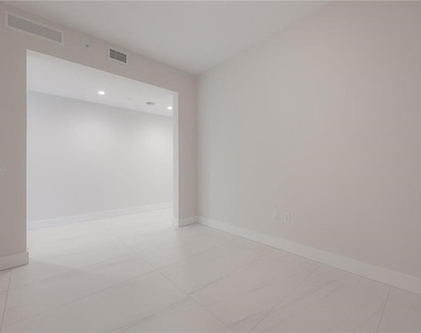 275 1st Avenue S - Photo Thumbnail 10