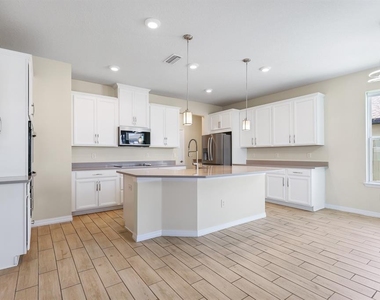 13441 Palmera Vista Drive - Photo Thumbnail 8