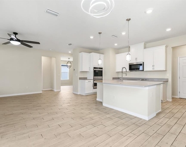 13441 Palmera Vista Drive - Photo Thumbnail 11